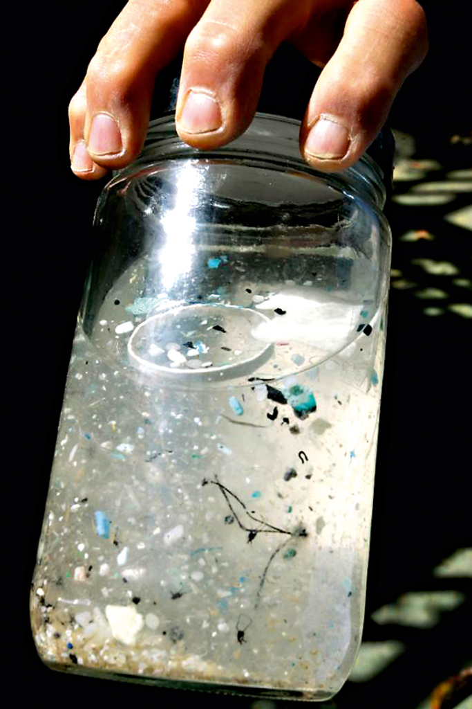 A GRANDE MANCHA DE LIXO DO PACÍFICO 2 Amostra de água da Grande Mancha de Lixo do Pacífico