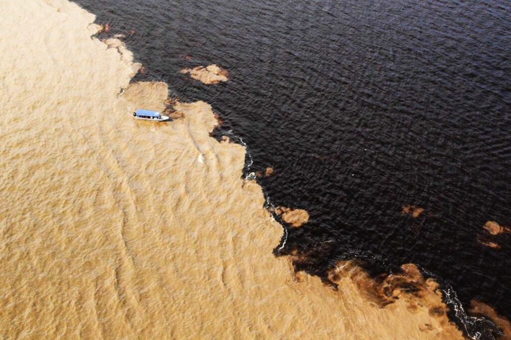 imagem do Destino de ecoturismo no Brasil: Amazônia - encontro das águas dos rios negro e solimões
