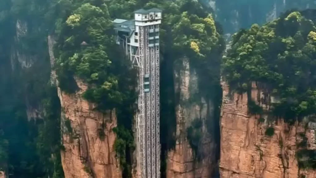 Elevador Bailong: atração do Parque Florestal Nacional de Zhangjiajie