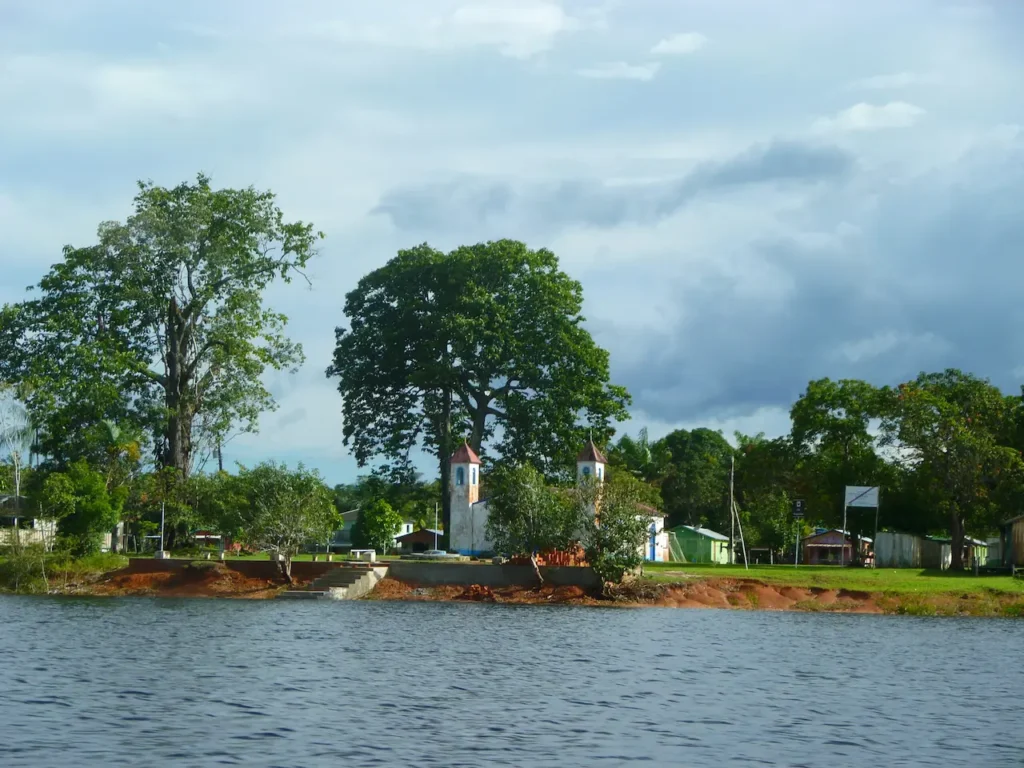 Ecoturismo na Amazônia: Aventura Autêntica e Sustentável 4 RDS Rio Negro