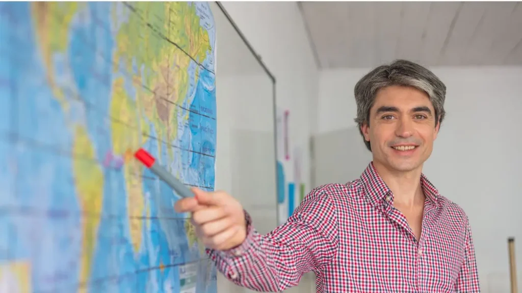 PROFESSOR DANDO AULA DE GEOGRAFIA