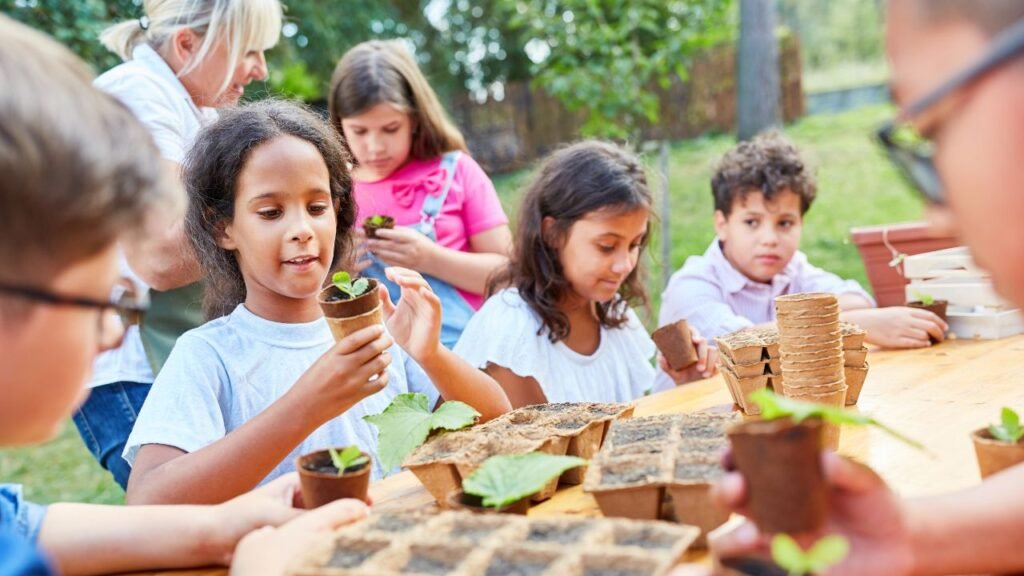 Biomas Brasileiros: Características, Importância e Ameaças 10 educação ambiental. projeto com crianças realizando o plantio de mudas de árvore
