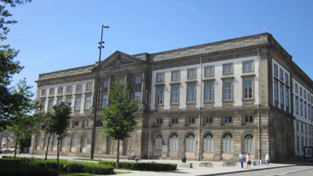 Como Estudar na Europa: Guia para Ingressar em Faculdades 3 Universidade do Porto