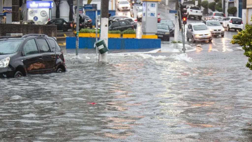 Mudanças Climáticas no Brasil: Impactos Regionais e Desafios 8 mudanças climáticas: chumas intensas em sao paulo