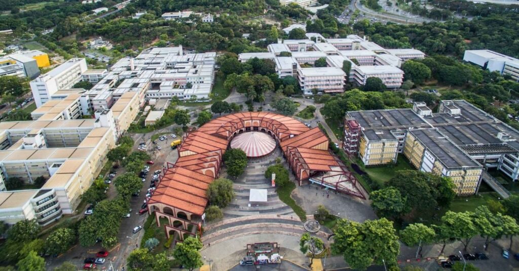 melhores faculdades de história: UFMG
