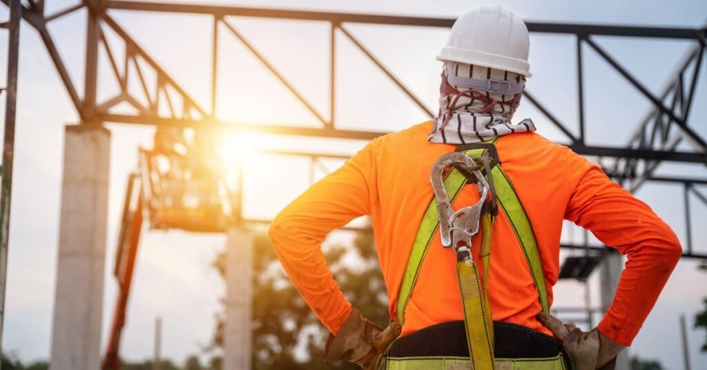 O Que É ESG? Definição, Exemplos e Carreira 4 Pilar ESG : S - Social. A empresa oferece salários justos, ambiente seguro e respeita as leis trabalhistas