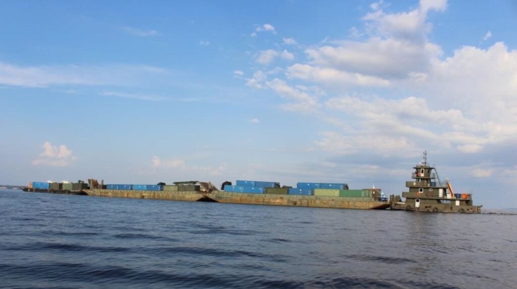 Navegabilidade do rio Negro: por que quatro fontes oficiais dão quatro números diferentes 1 balsa e empurrador