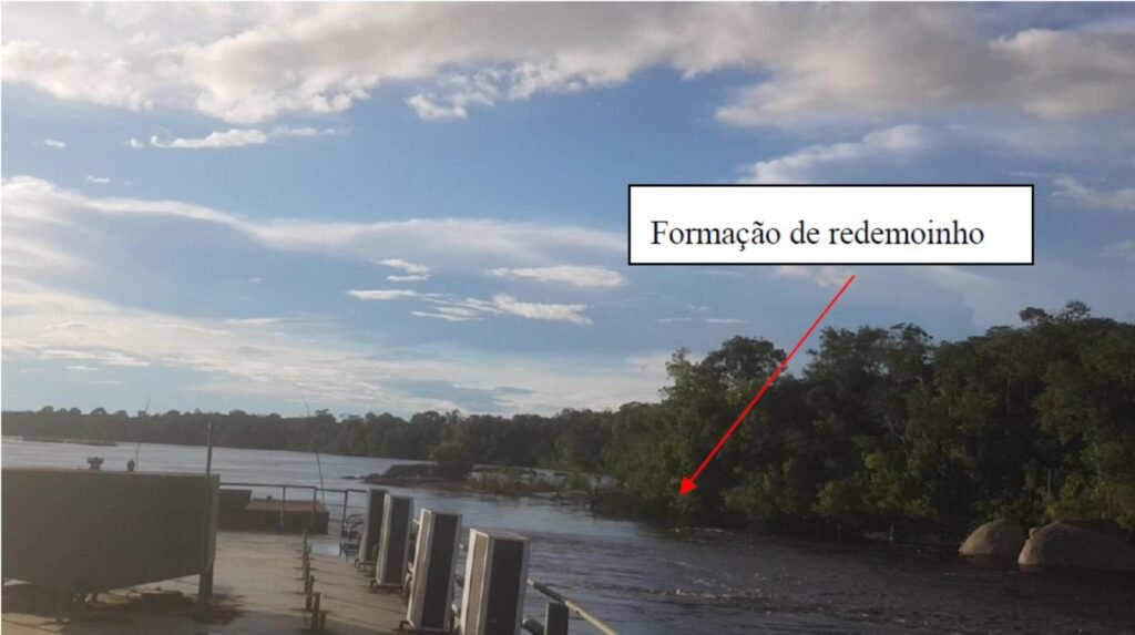 Navegabilidade do rio Negro: por que quatro fontes oficiais dão quatro números diferentes 6 Manobra da embarcação para desviar redemoinho não balizado