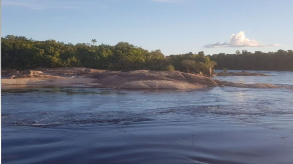 São Gabriel da Cachoeira e o alto rio Negro: a geografia de um Brasil sem estradas 3 rio negro tabocal de massarambi